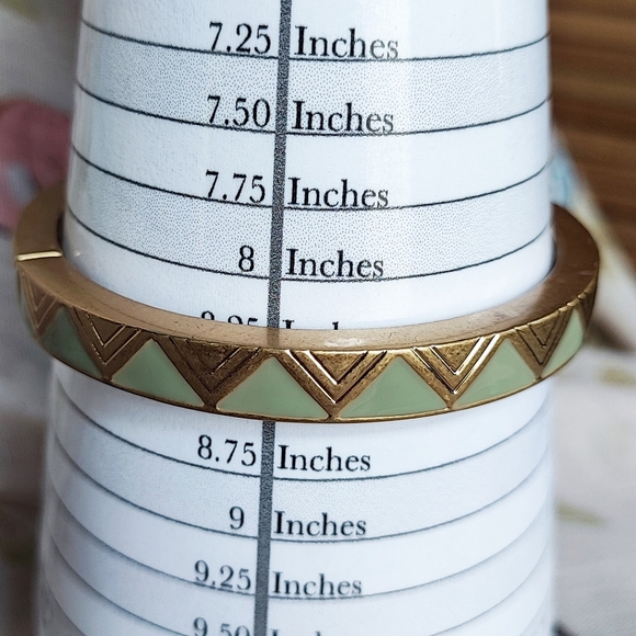 Lia Sophia Signed Matte Brass Sage Green Enamel Stretch Bracelet Pyramid Design - Picture 3 of 6